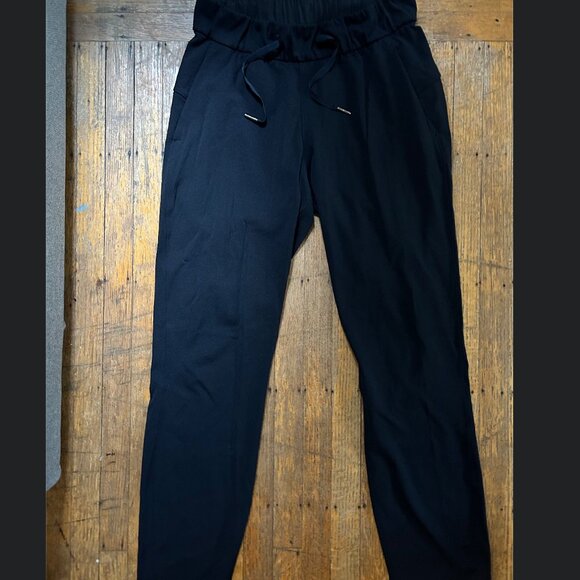 Lululemon SIze 2 On the Fly Pant 7/8 inseam Black - Picture 1 of 7